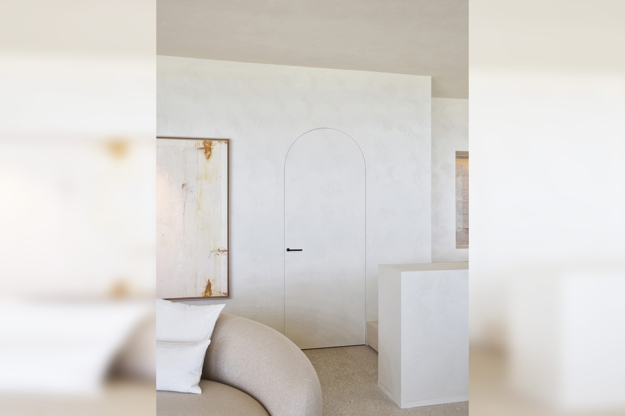 Invisidoor Arche : encadrement invisible pour portes cintrées 3