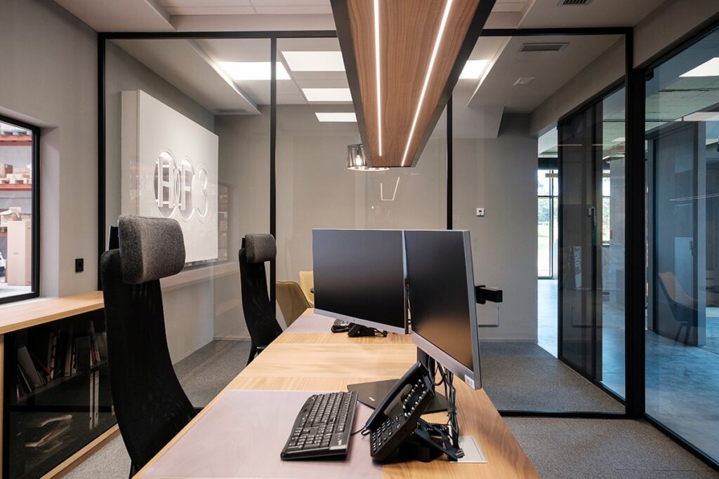 Esthetisch en minimalistisch indelen van kantoren en vergaderzalen met Arlu Divina® glaswanden