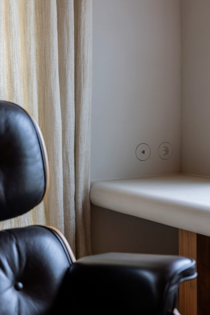 SS USB socket side Invisible 1