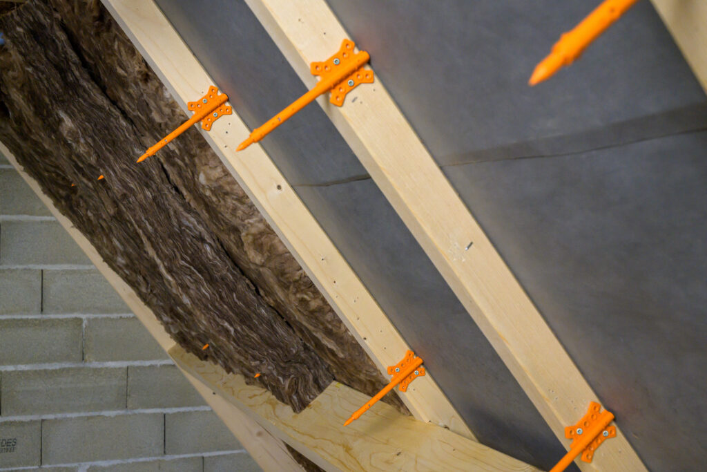 KNAUF lanceert slimme beugel voor zolder- en plafondisolatie 1