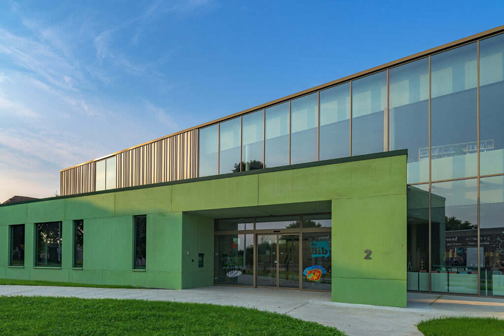 Edel staaltje gevelarchitectuur in goud en champagnekleur 3