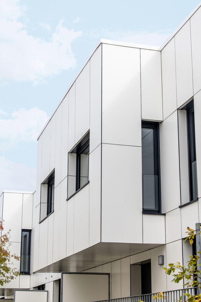 Een compact gebouw dat zich kenmerkt door lichtheid en helderheid 3