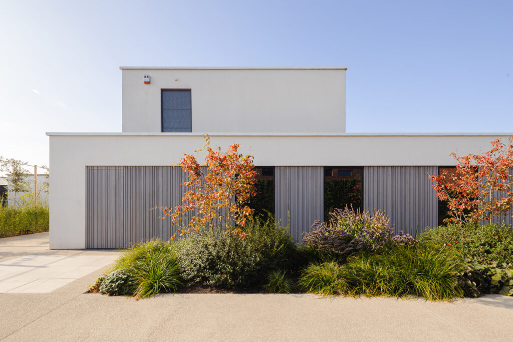 Licht, ruimte en elegantie: ontdek een villa met adembenemende ramen 2