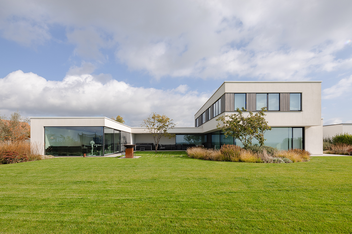 Licht, ruimte en elegantie: ontdek een villa met adembenemende ramen 1