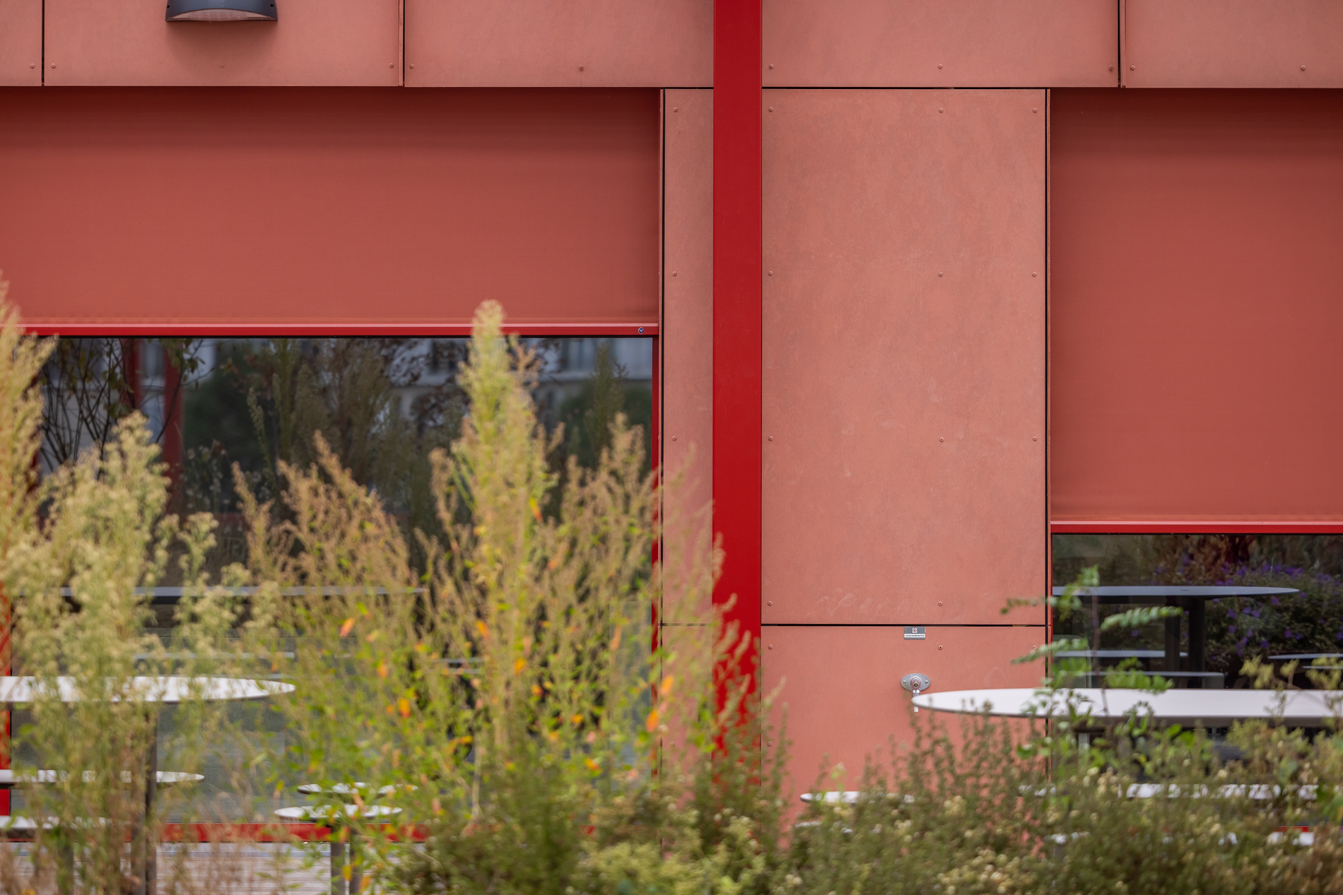 Inbouwscreens en rolluiken in zorgarchitectuur 1