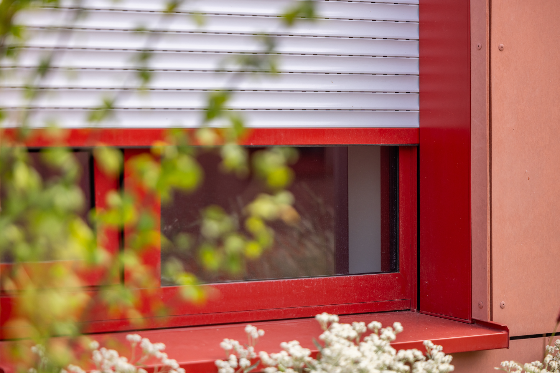 Inbouwscreens en rolluiken in zorgarchitectuur 3