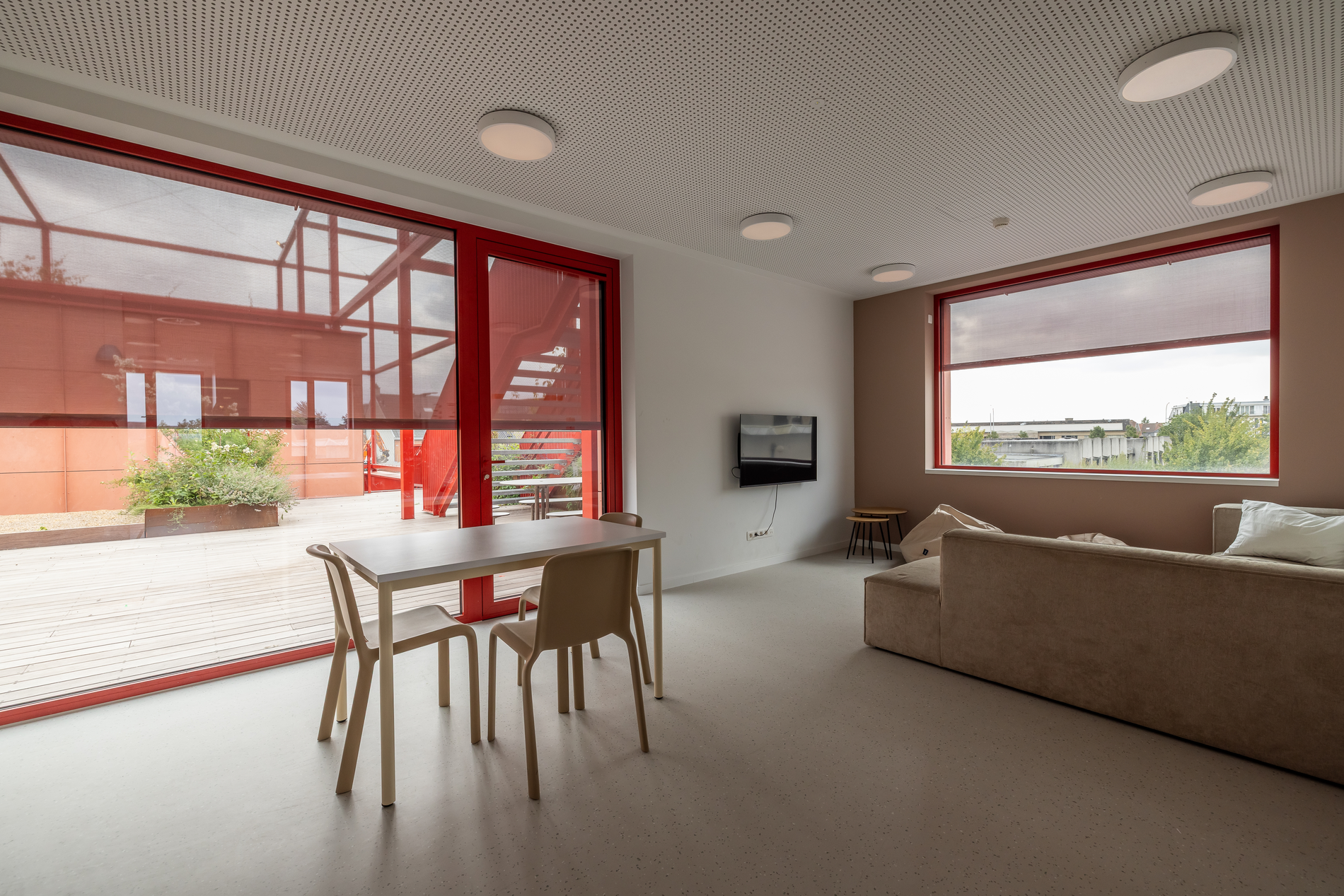 Inbouwscreens en rolluiken in zorgarchitectuur 4