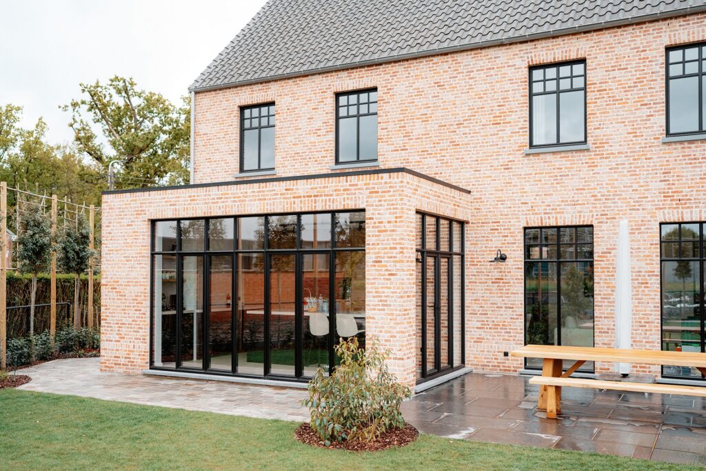 Karaktervolle steellook ramen met de prestaties van aluminium 1