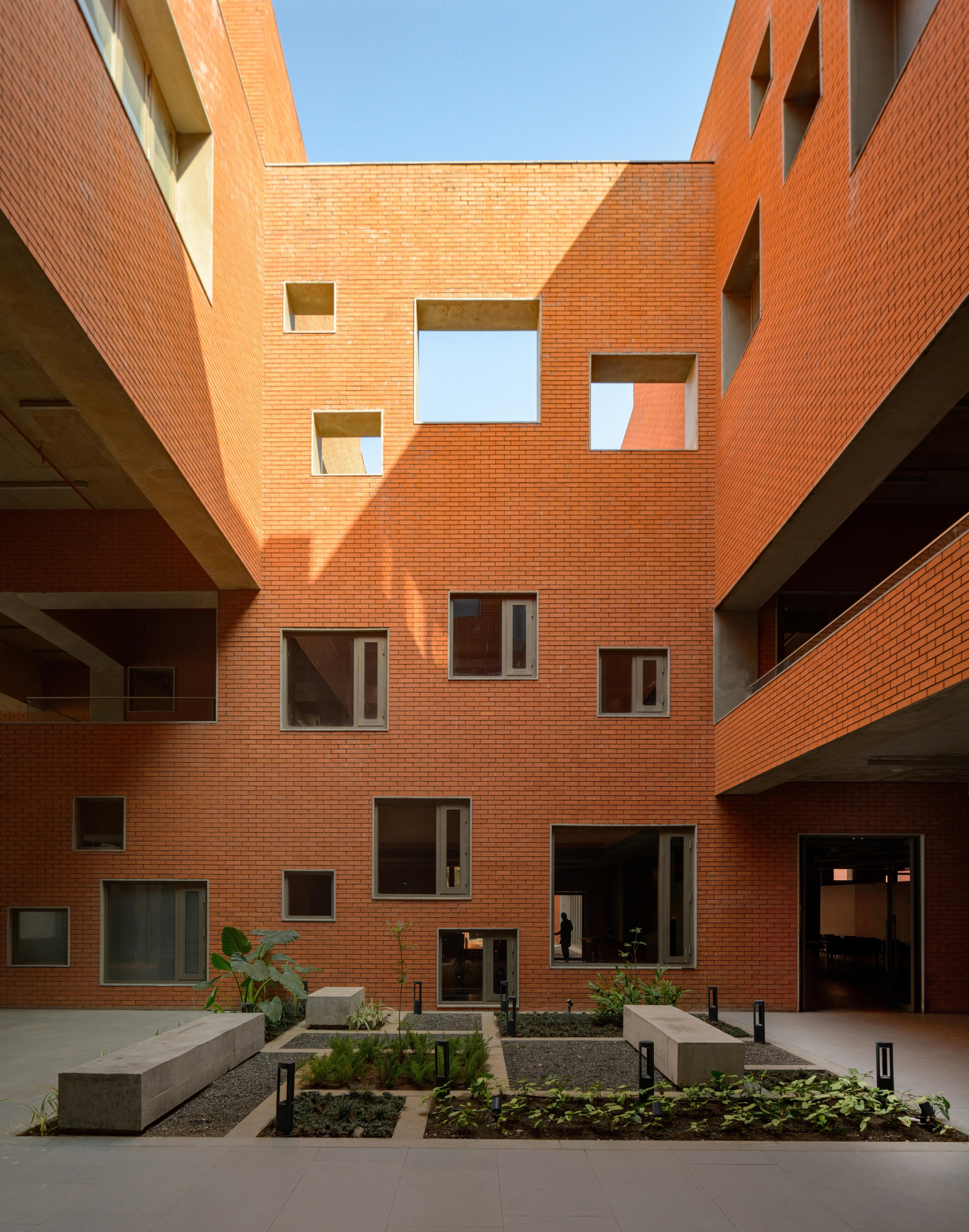 GRENSVERLEGGEND: Indiaas universiteitsgebouw als gelaagd campuslandschap 2