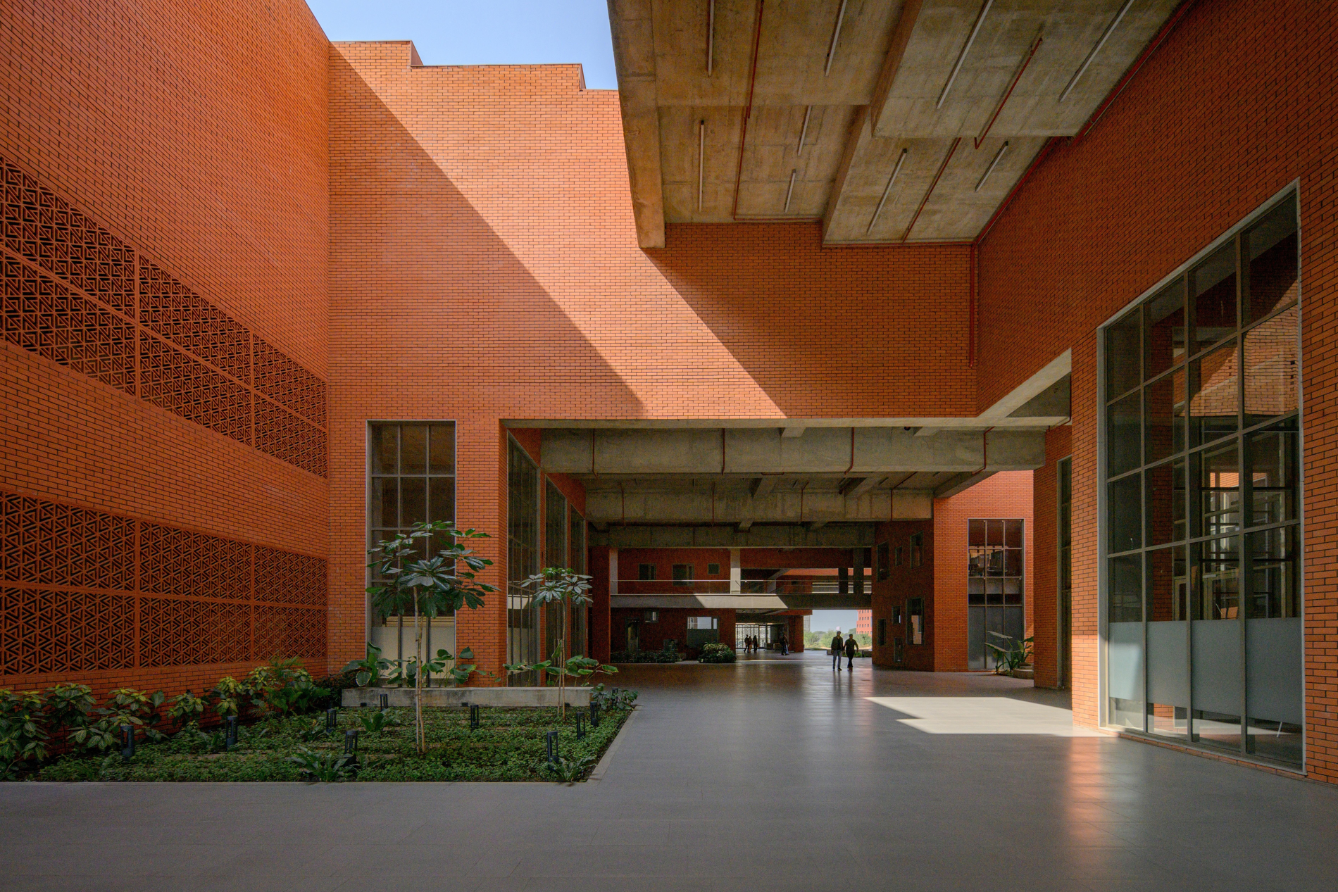 GRENSVERLEGGEND: Indiaas universiteitsgebouw als gelaagd campuslandschap 4