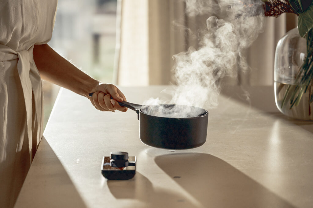 “High-end keukenarchitectuur in perfecte harmonie. Samen richting de ultieme keuken.” 2