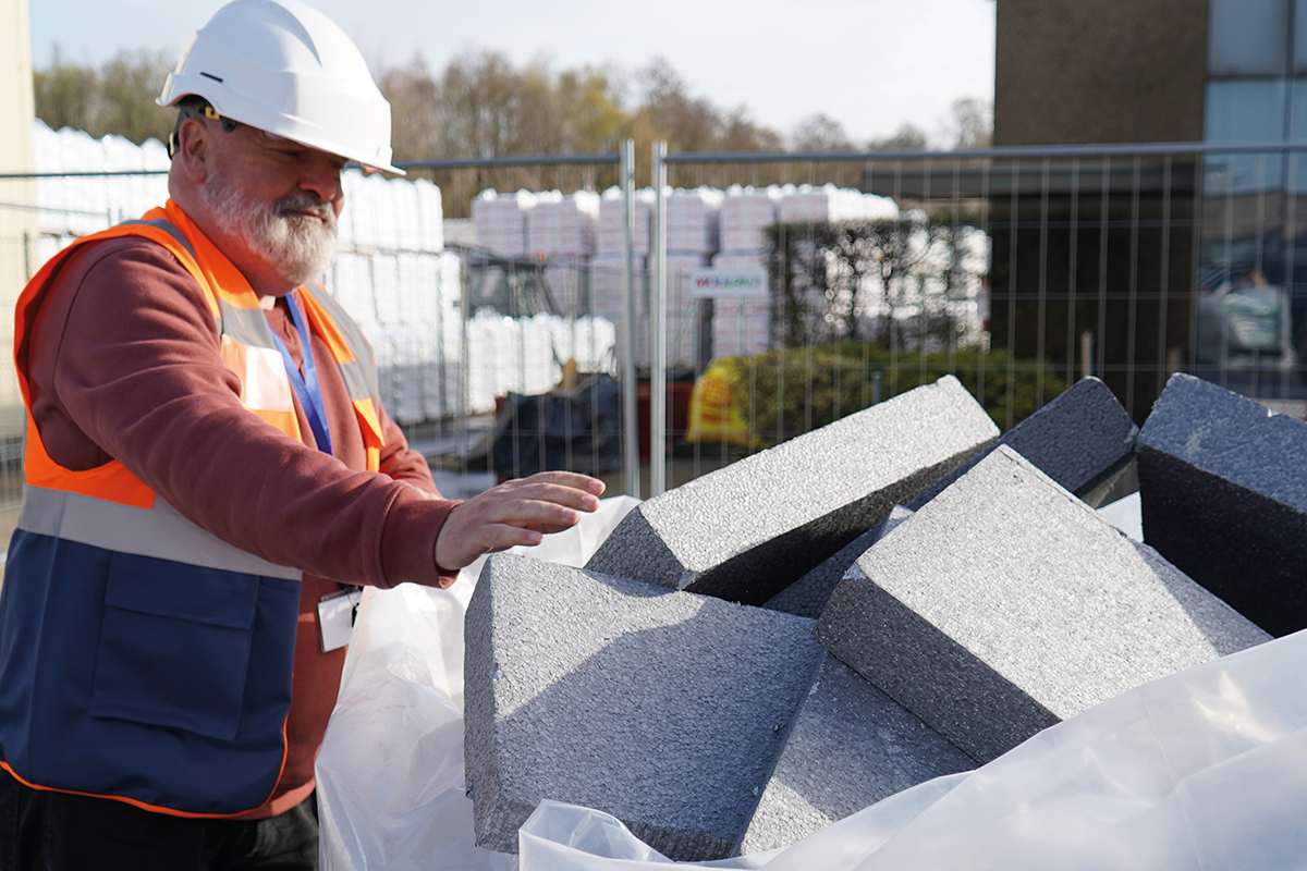 Knauf komt EPS-afval op de werf halen 1